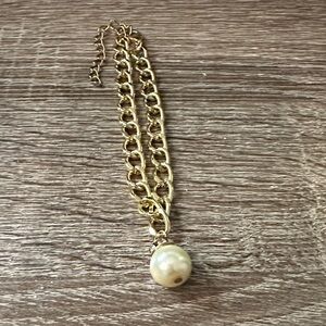 Luxurious Gold Bracelet with Pearl Accent